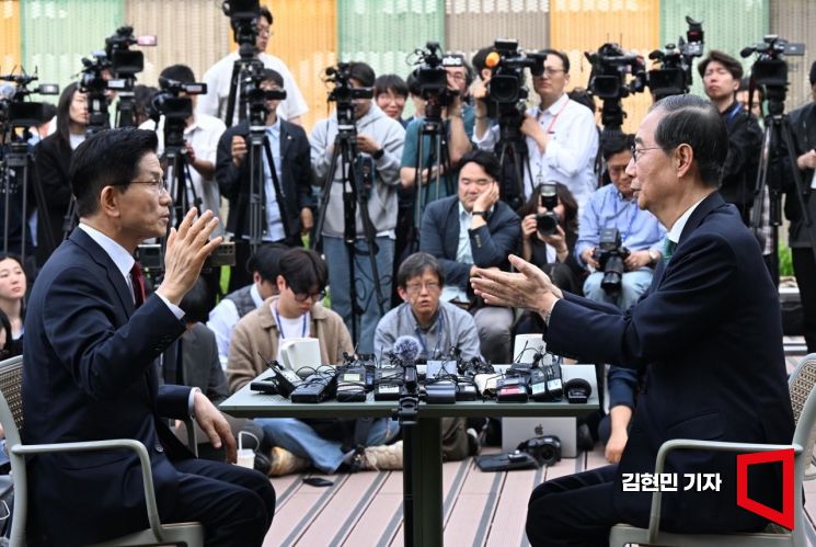 김행 "생중계 담판, 26명이 韓 둘러싸…金, 지지자 악수하며 울더라"