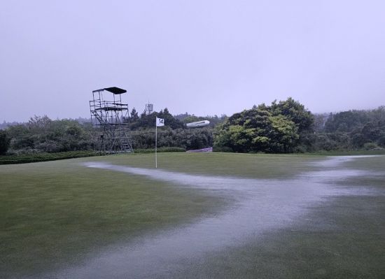 KPGA 클래식 2라운드가 악천후로 인해 취소됐다. KPGA