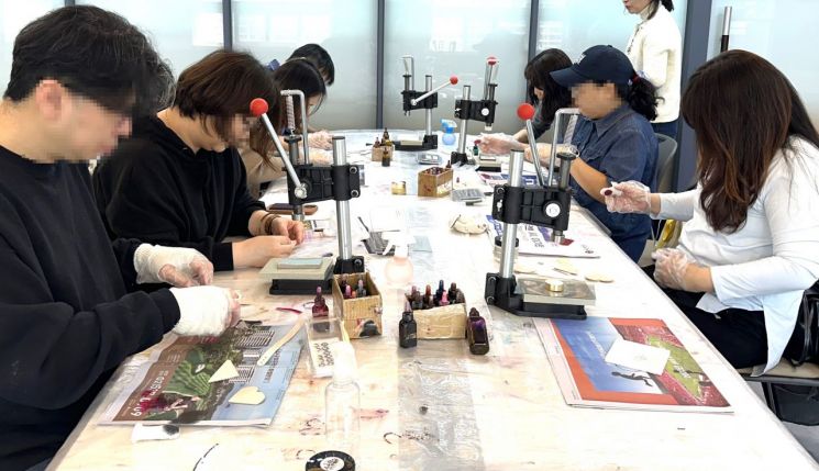 가죽 소품 만들기 수업