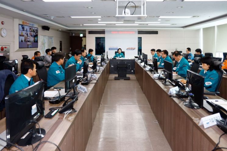 김경희 이천시장이 8일 개최된 '여름철 자연재난 대비 관계기관 대책회의'를 주재하고 있다. 이천시 제공
