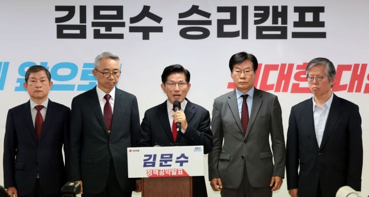 김문수, 핵무기 기술 축적 등 안보공약 발표…"진짜 평화 지킬 것"