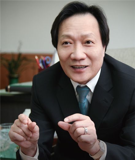 장인화 화인베스틸 회장.
