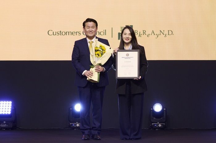 코치, 8일 ‘2025 브랜드 고객충성도 대상’ 여성 가방 부문 1위 수상 영예