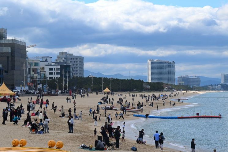 "제주·부산도 아니다"…황금연휴 가장 많이 찾은 곳은?