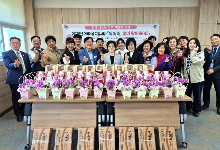 기장군 기장읍, ‘똑똑똑, 꽃이 왔어孝’… 어버이날 맞아 독거노인 위로
