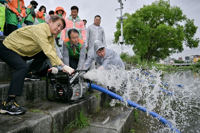 [포토] 광주 서구, 풍수해 대비 양수기 가동 훈련