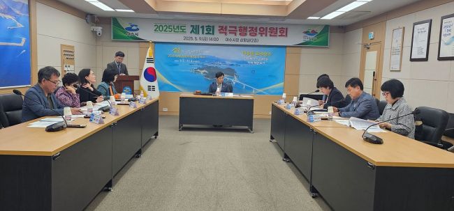 여수시는 9일 시청 상황실에서 적극행정위원회를 열고 2024년 하반기 '적극행정' 우수사례 9건, 우수공무원 11명을 선발했다. 여수시 제공