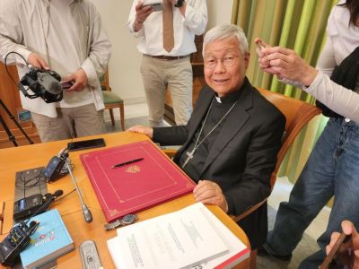 유흥식 추기경 "콘클라베, 영화와 달라…교황 확정되자 박수치고 난리"