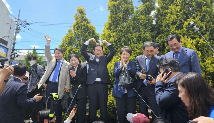 이재명 후보, 함안 가야시장서 경청투어 … "충직한 일꾼 뽑자"