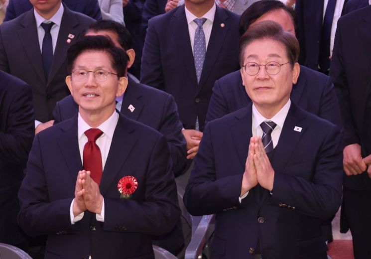 오른쪽부터 이재명-김문수 대선 후보. 연합뉴스