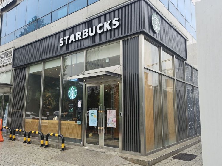 [단독]스타벅스 매장 임대인들 본사 상대 소송…"매출 누락 피해"