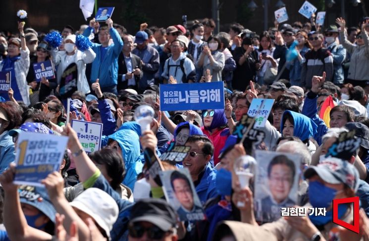 [포토] 이재명 연호하는 지지자 '나를 위해' 