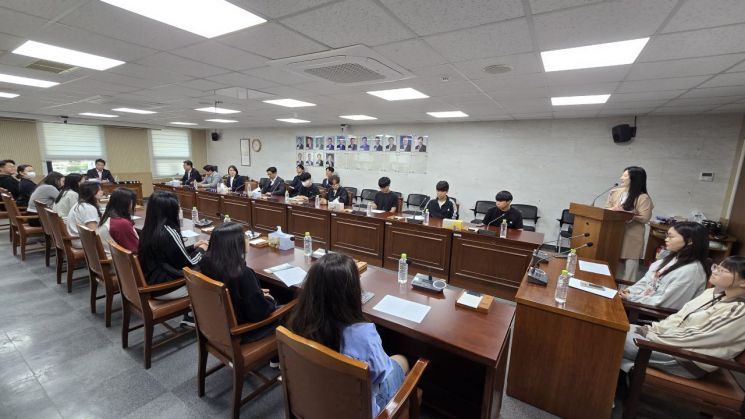 양산시청소년의회 시의원과의 간담회. 양산시 제공