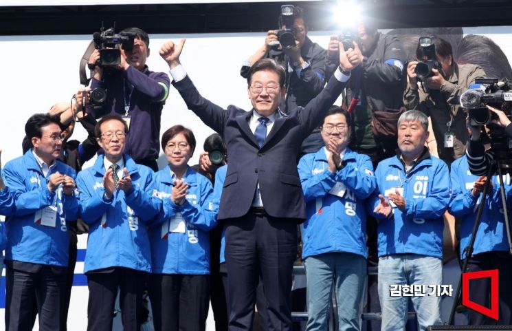 [포토] 이재명, 광화문 청계광장 첫 유세