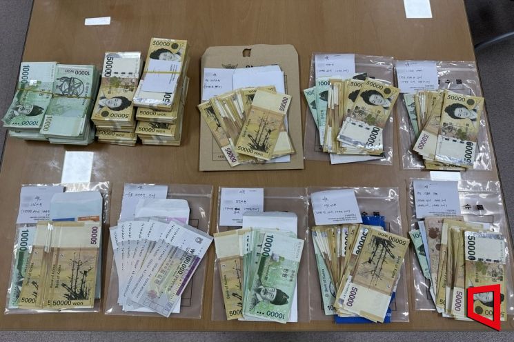 저축은행 직원이 돈 받고 고객 22만명 개인정보 판매