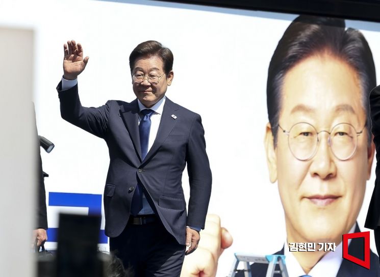 판교 IT업계 찾은 이재명 "억압적 노동문화 바꿔야"