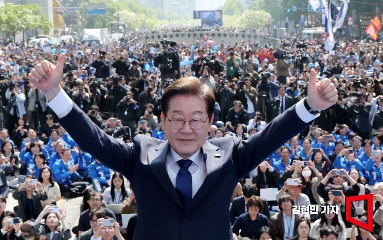 [포토] 이재명, 광화문 출정식…"진보·보수 아닌 대한민국만 있을뿐"