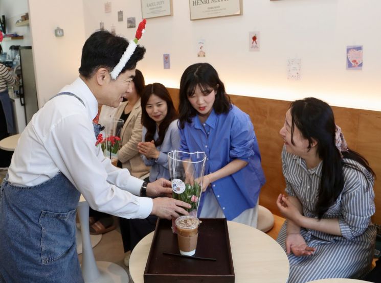 김대중 전남교육감, 스승의 날 맞아 '일일카페' 운영