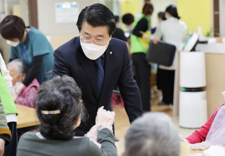 송파구 위기가구 신속 지원...처리 기간 평균 35일→ 23일 단축