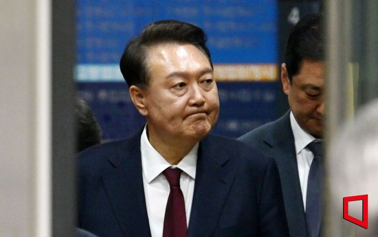尹 탈당론에 들썩이는 국민의힘, 대통령실은 '침묵'