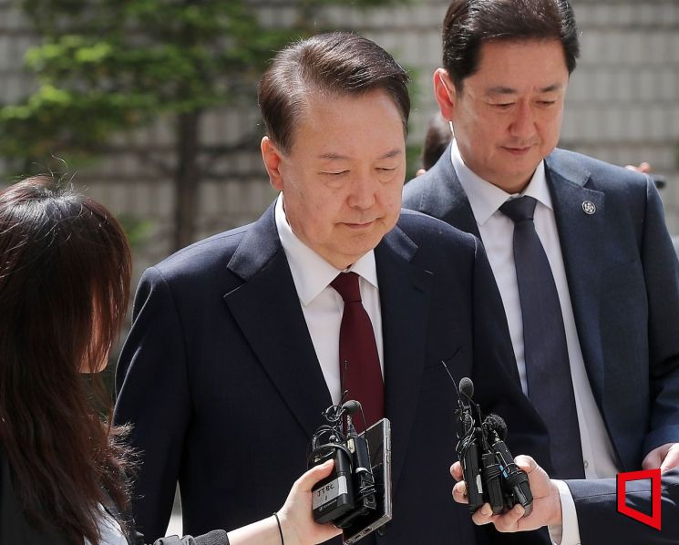 '내란 혐의' 윤석열, 19일 재판도 법정 출석 공개…경호처 요청 없어