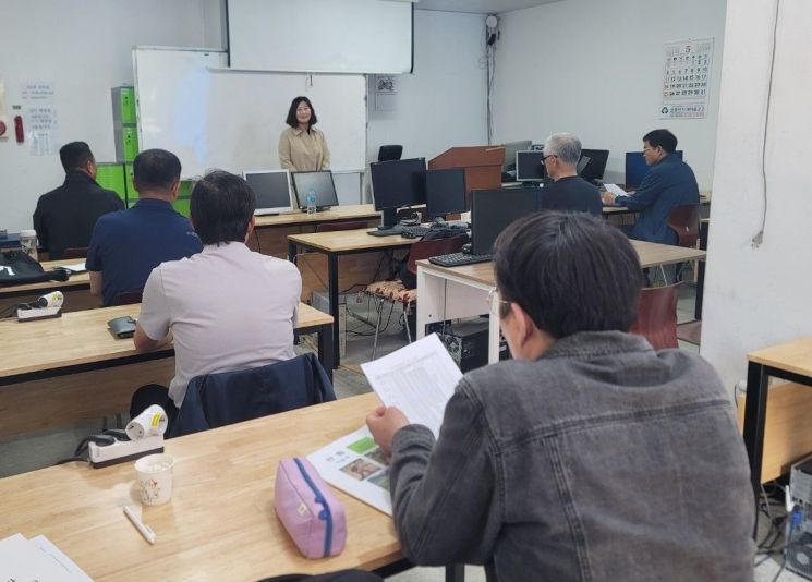 부산지방보훈청 제대군인지원센터가 제대군인 전문위탁 교육과정 입교식을 갖고 있다. 부산지방보훈청 제공
