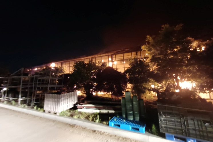 아산 대형 식물원 화재...온실 8동 전소