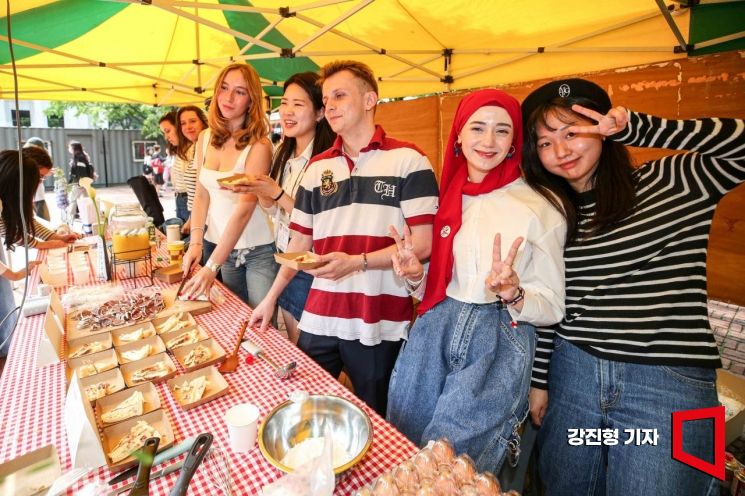 [포토] 고려대, 2025학년도 1학기 외국인 학생 축제'