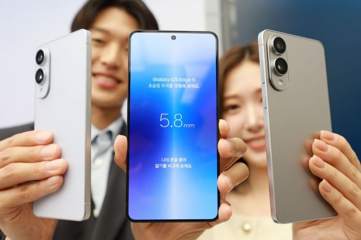 "올해 스마트폰 출하량 대폭 하향…삼성 1.7% 증가→정체"