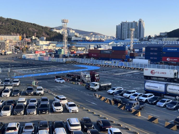 신선대부두 앞 도로 개선 후 모습. 부산항만공사 제공