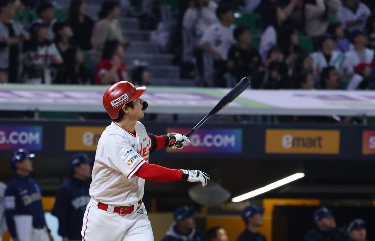 SSG 최정, 韓프로야구 최초 개인 통산 500홈런