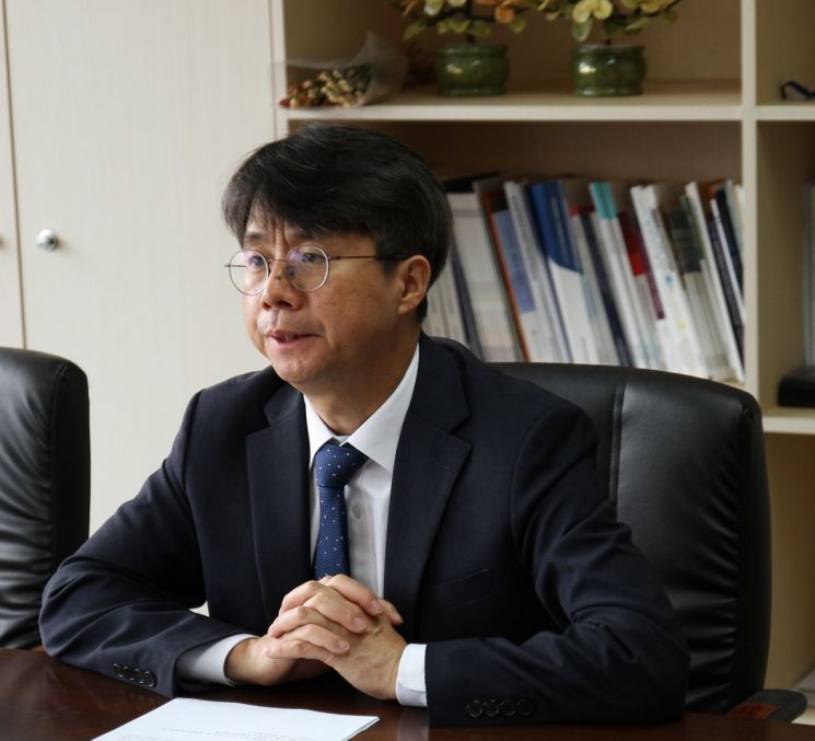 최영근 한국공정거래조정원장은 지난 9일 서울 중구 공정거래조정원에서 가진 본지와의 인터뷰에서 "분쟁 조정은 중소기업(소상공인)이 실질적 피해 구제를 받을 수 있다는 점에서 행정 제재보다 효율적"이라고 밝혔다.