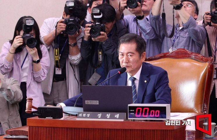 14일 국회 법제사법위원회에서 열린 조희대 대법원장 등 사법부의 대선개입 의혹 진상규명 청문회에서 정청래 위원장이 의사봉을 두드리고 있다. 2025.5.14 김현민 기자
