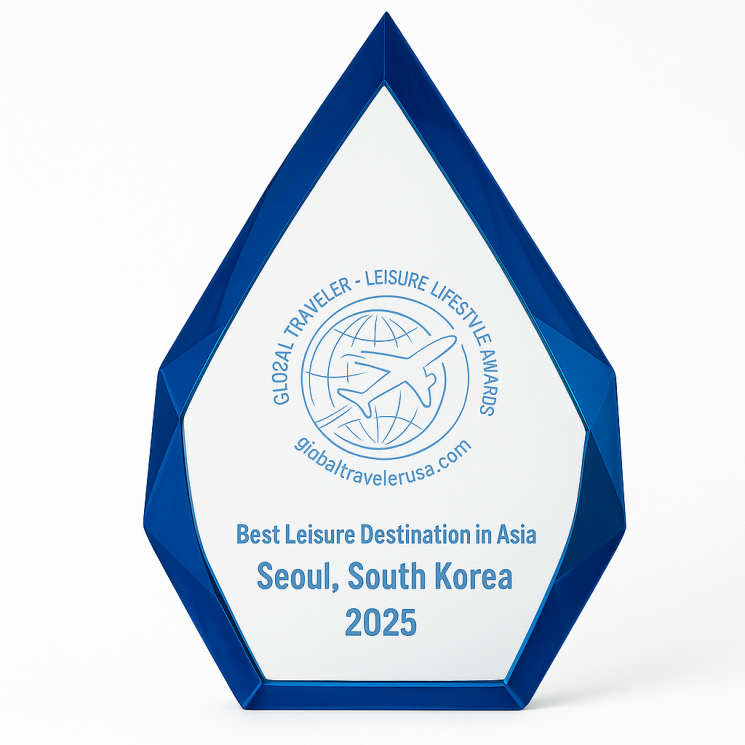 글로벌 트래블러 최고의 아시아 레저 목적지 수상 트로피. 서울관광재단 제공.