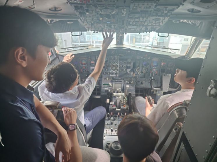 한서대 학생들이 항공교육을 받고 있다.＜사진=한서대 제공＞