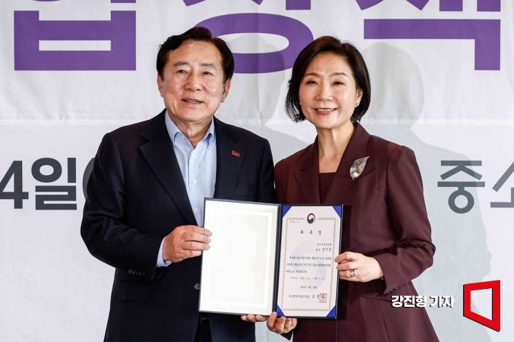 [포토] 김기문 회장, 중소기업정책심의회 위원 위촉