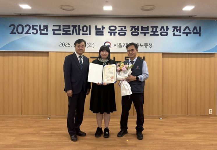 권태성 서울지방고용노동청장, 정성혜 시선제노조 위원장(가운데), 전형준 공무원연맹 부위원장(시선제노조 제공)