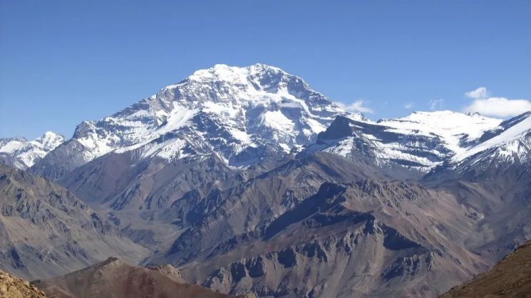 아메리카 대륙 최고봉인 안데스 산맥의 아콩카과(Aconcagua)산 전경.