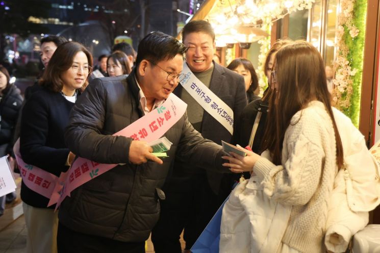 청소년 곁으로 직접...마포구, 위기청소년 지원 아웃리치 강화