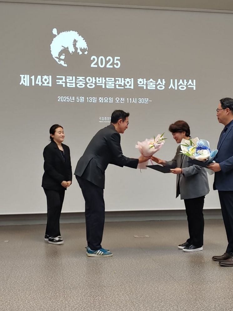 송파책박물관 '올해의 박물관 상' '학술상' 2관왕...'인쇄, 시대의 기억을 품다' 도록