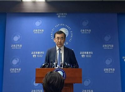 이세훈 금융감독원 수석부원장이 15일 서울 여의도 금감원 본원에서 '전 금융권 성과보수체계 등 현안 브리핑'을 열고 발언하는 모습. 문채석 기자