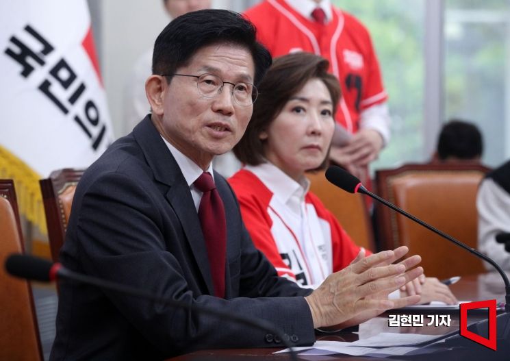 김문수 국민의힘 대선 후보가 15일 국회에서 긴급 기자회견을 열고 발언하고 있다. 2025.5.15 김현민 기자