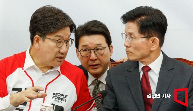 [포토] 대화하는 김문수-권성동