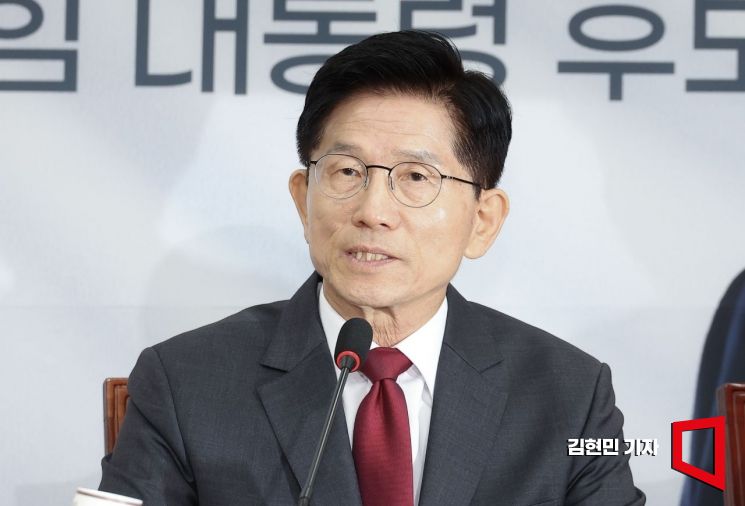 김문수 국민의힘 대선 후보가 15일 국회에서 열린 중앙선대위원회 회의 및 임명장수여식에서 발언하고 있다. 2025.5.15 김현민 기자