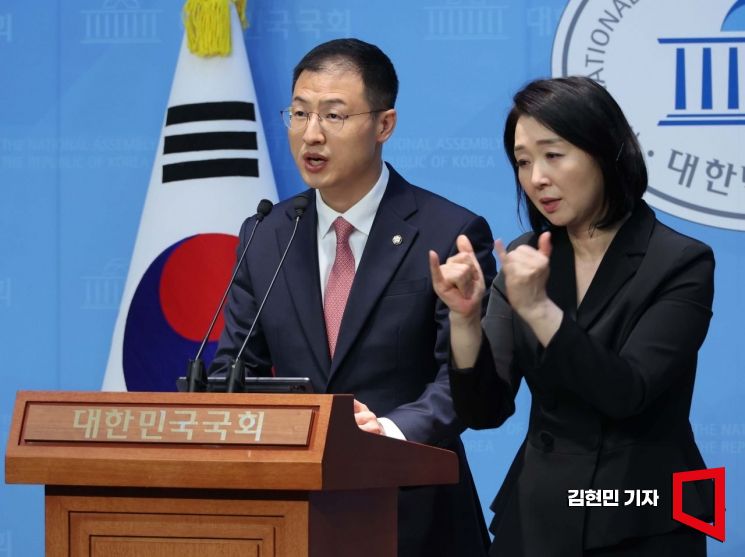 [포토] 국힘 탈당 김상욱, 이재명 지지 선언 “가장 보수다운 후보”