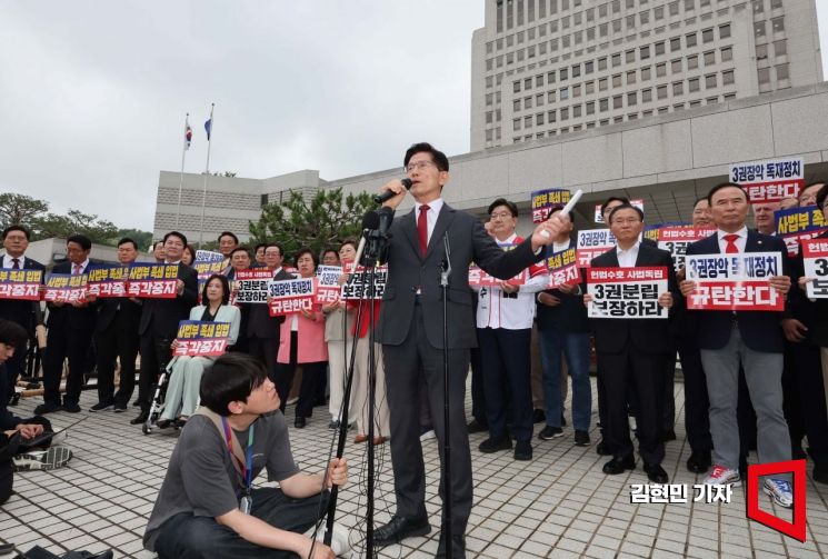 [포토] 대법원 앞에 선 김문수 대선 후보
