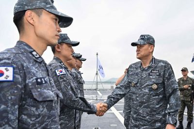합참의장, 정조대왕함 등 대비태세 점검 "北 위협대응"