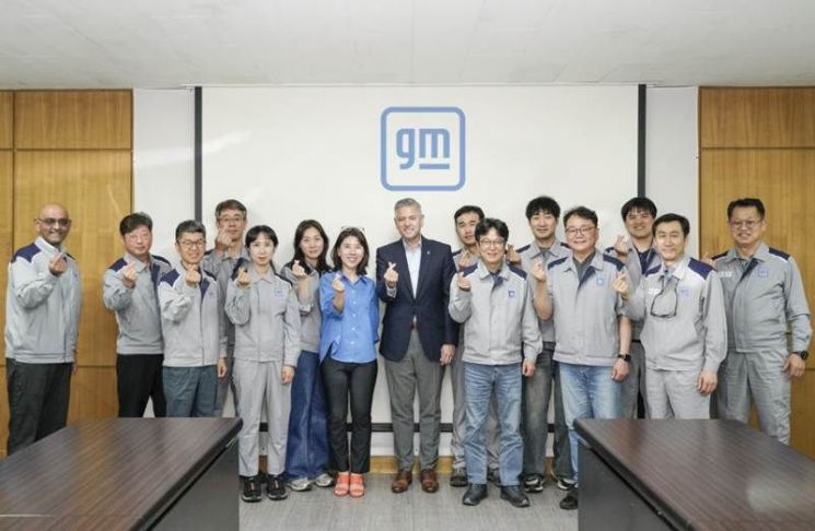 헥터 비자레알 한국GM 사장, 창원 공장서 현장 경영