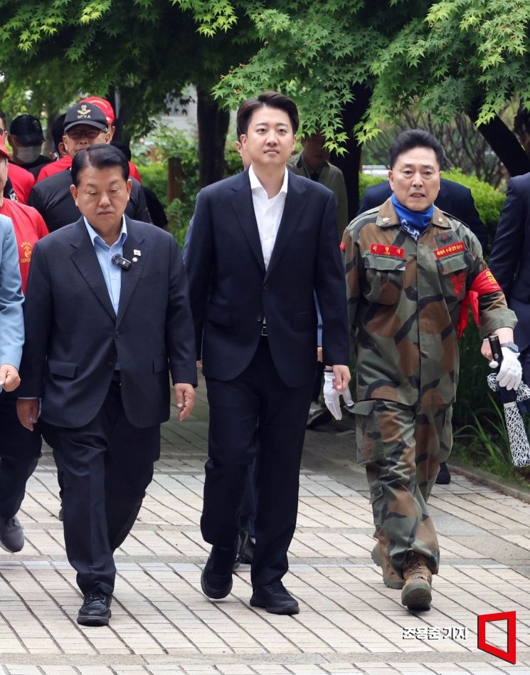 [포토] 이준석 후보, 박정훈 대령 항소심 2차 준비기일 기자회견 참석 