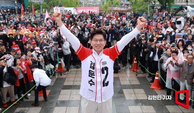 [포토] 수원 지동시장 유세 나선 김문수